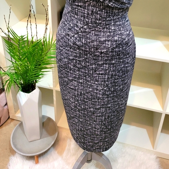 MAGGY LONDON DRESS - Picture 2 of 7